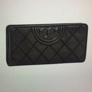 NWT. Tory Burch Fleming leather envelope wallet